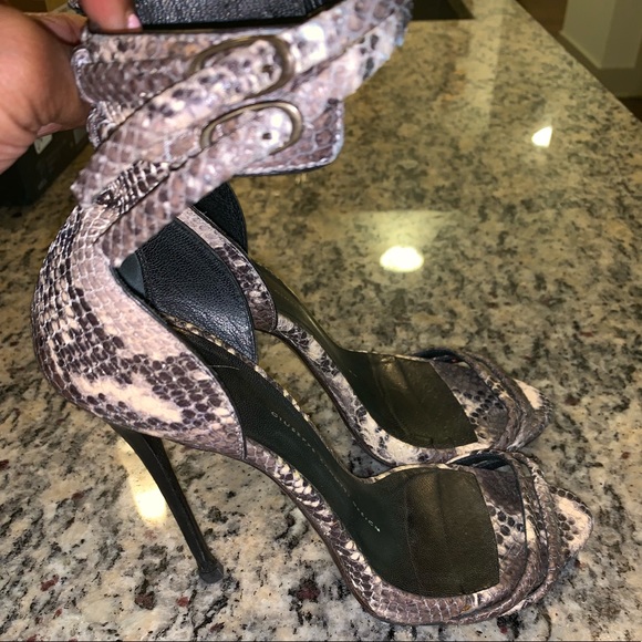 *SOLD* Giuseppe Zanotti Leather sandal EUR 36 - Picture 1 of 8